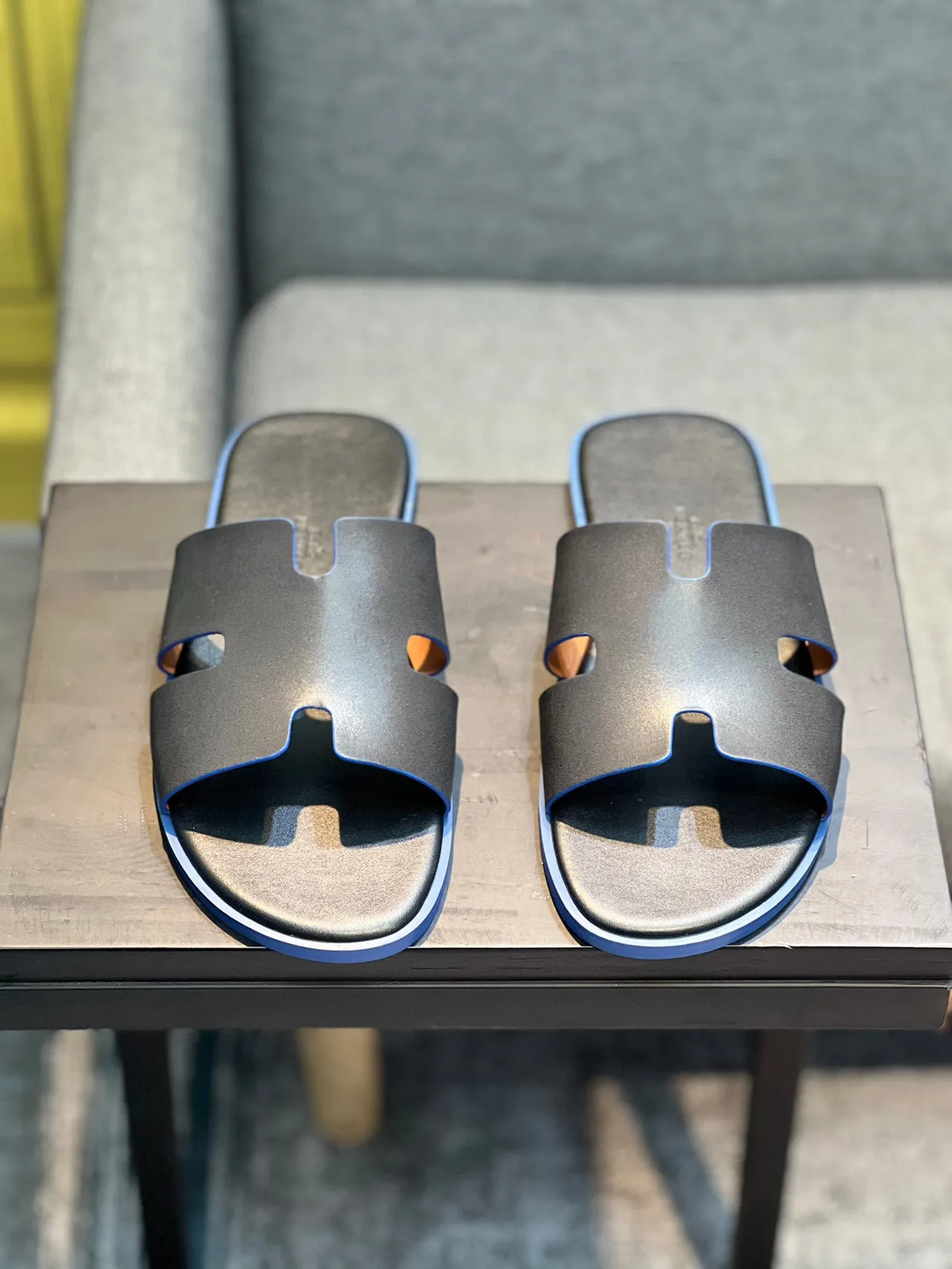 Hermès Oran Slide Preto Azul Cinta em Forma de H Couro Matte Superior Chinelos 6
