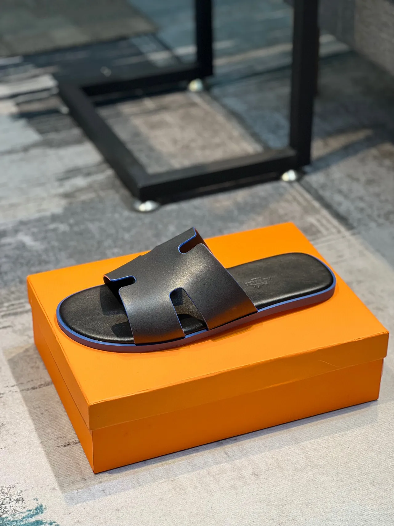 Hermès Oran Slide Preto Azul Cinta em Forma de H Couro Matte Superior Chinelos 8