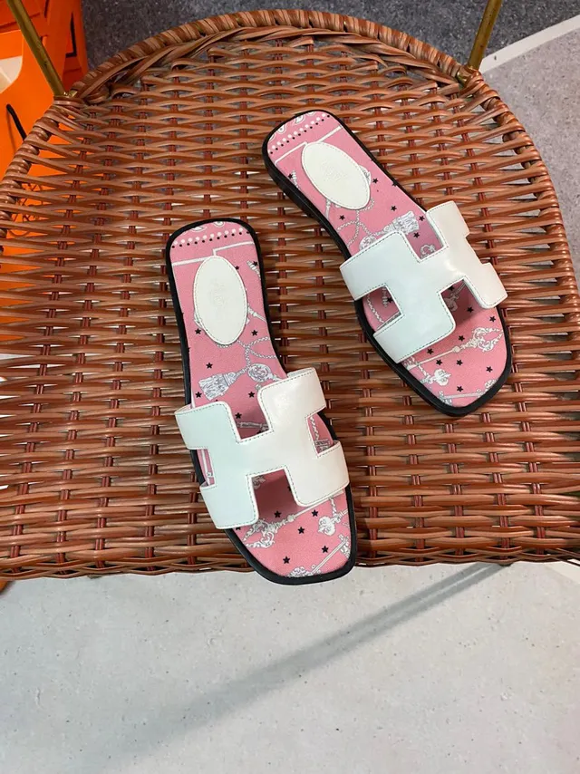 Hermès Oran Slide sandales casuales en tissu imprimé rose 2