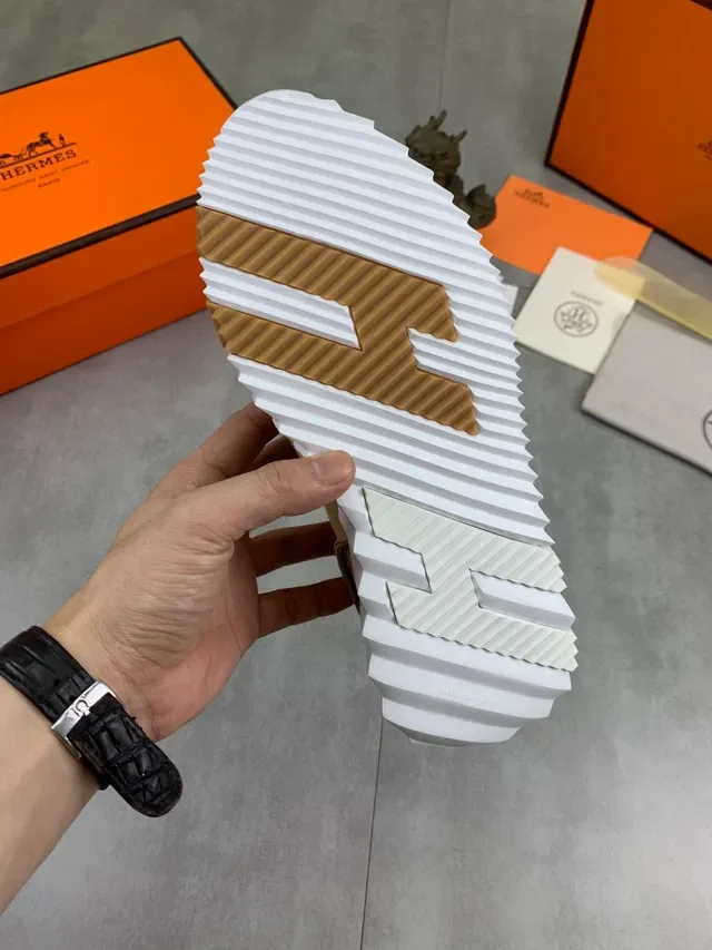 Hermès Oran Daim Tan et Blanc Lifestyle Sneakers 3
