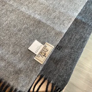 Hermès ধূসর চেক ক্যাশমিয়ার স্কার্ফ