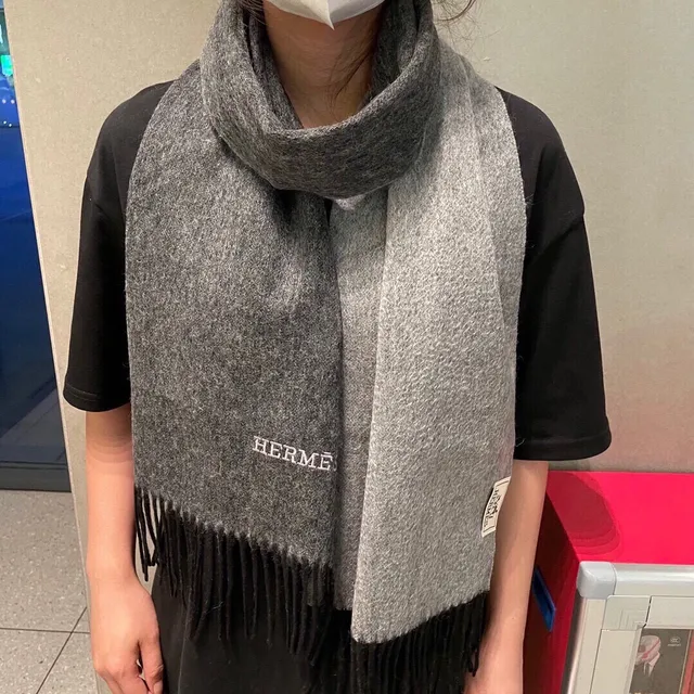 Hermès 灰色格子羊绒围巾 2