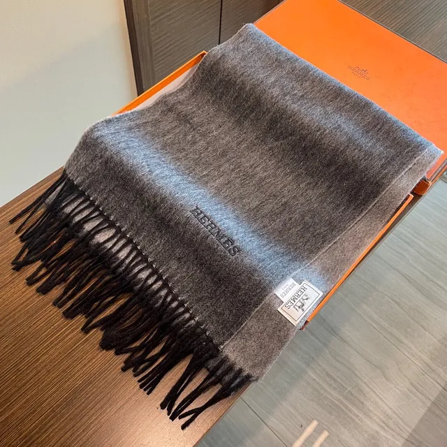 Hermès 灰色格子羊绒围巾 4