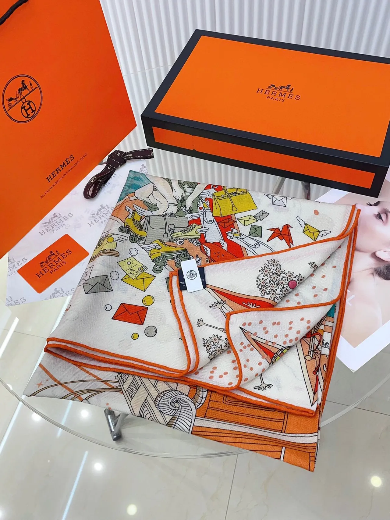 Hermès বেইজ অ্যাবস্ট্রাক্ট মোটিফ মুদ্রিত রেশম শাল 3