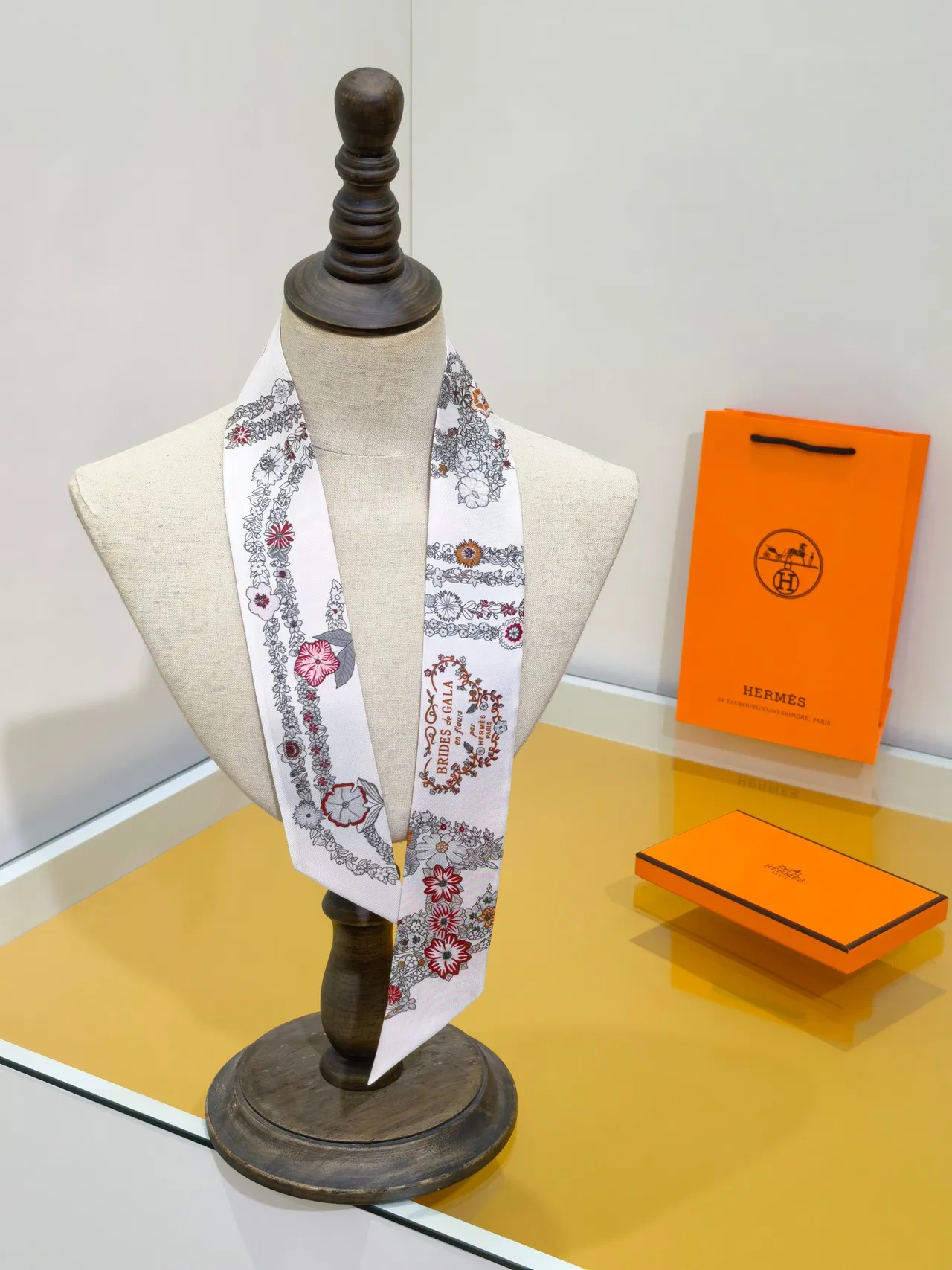 Hermès TWILLY bufanda de seda blanca naranja impresa estrecha 2