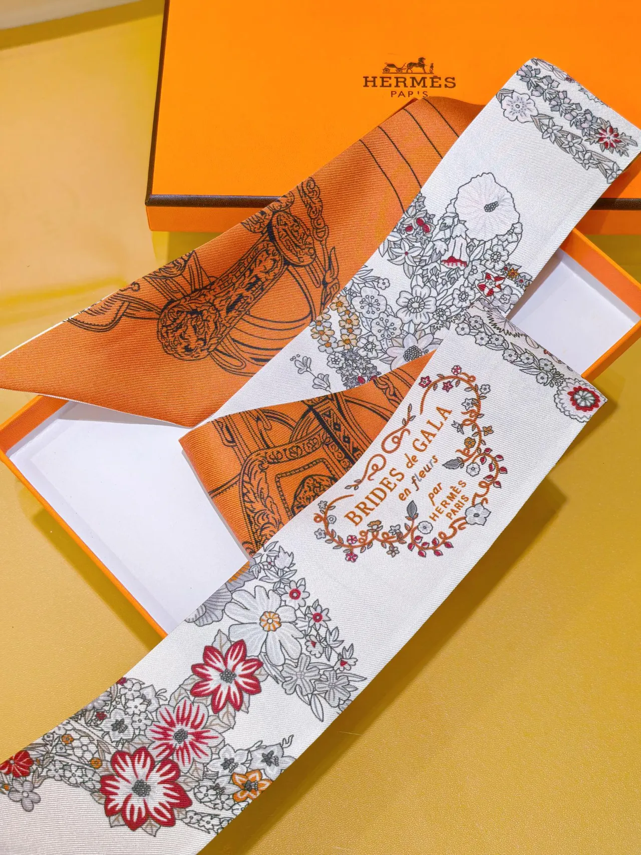 Hermès TWILLY bufanda de seda blanca naranja impresa estrecha 5