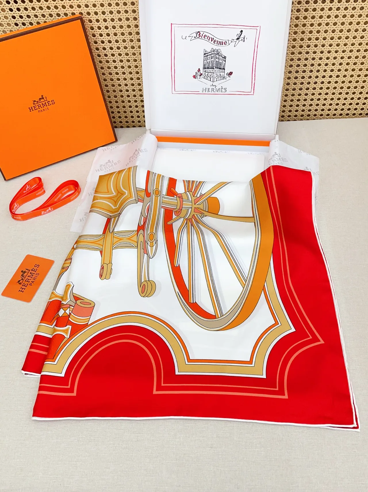 Hermès Wheel Vermelho Dourado Borda Revestida à Mão Motivo de Carruagem Impresso Lenço de Seda 8