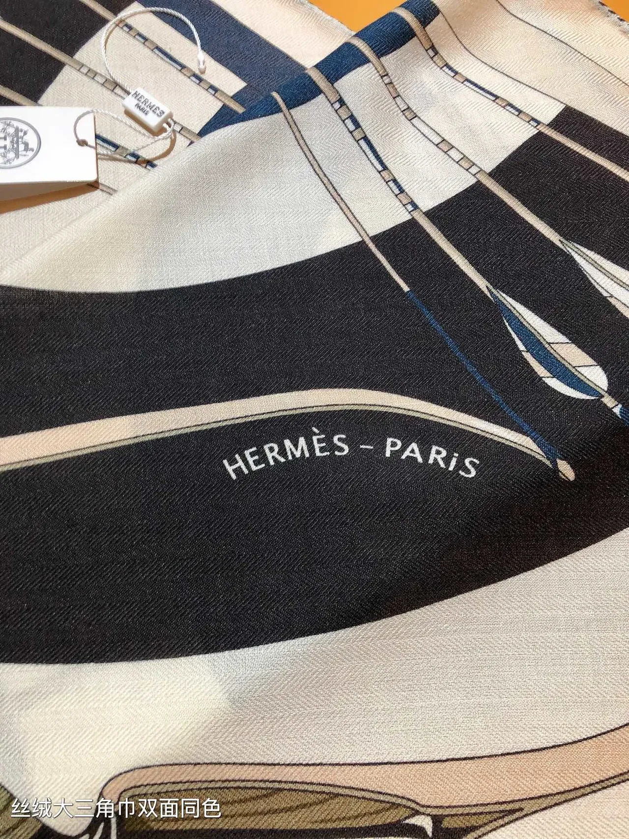 Hermès 白色海军蓝 几何羽毛印花 双面相同设计 丝巾 9
