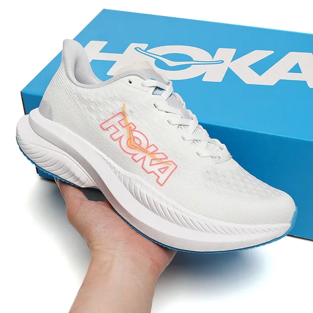 Hoka Mach 6 أبيض وردي طبقة الخياطة المُهندسة وسط القدم السميك المنحوت أحذية الجري 5