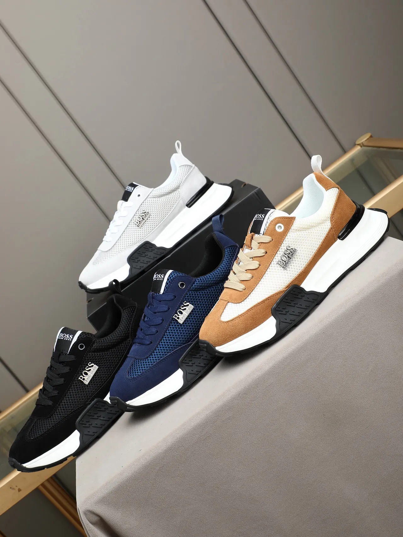 Hugo Boss Tênis bege e marrom de mesh e suede com construção de painéis e midsole esculpido em branco 2