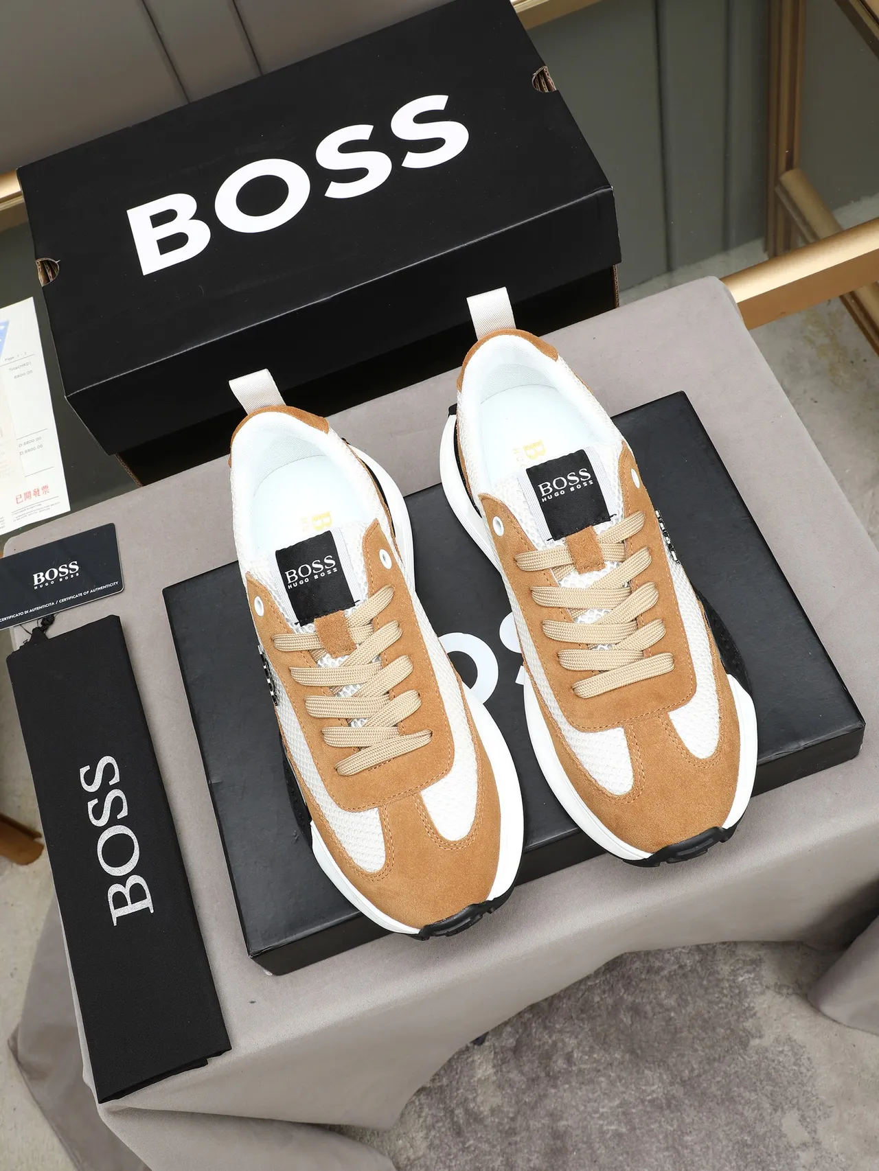 Hugo Boss Tênis bege e marrom de mesh e suede com construção de painéis e midsole esculpido em branco 3