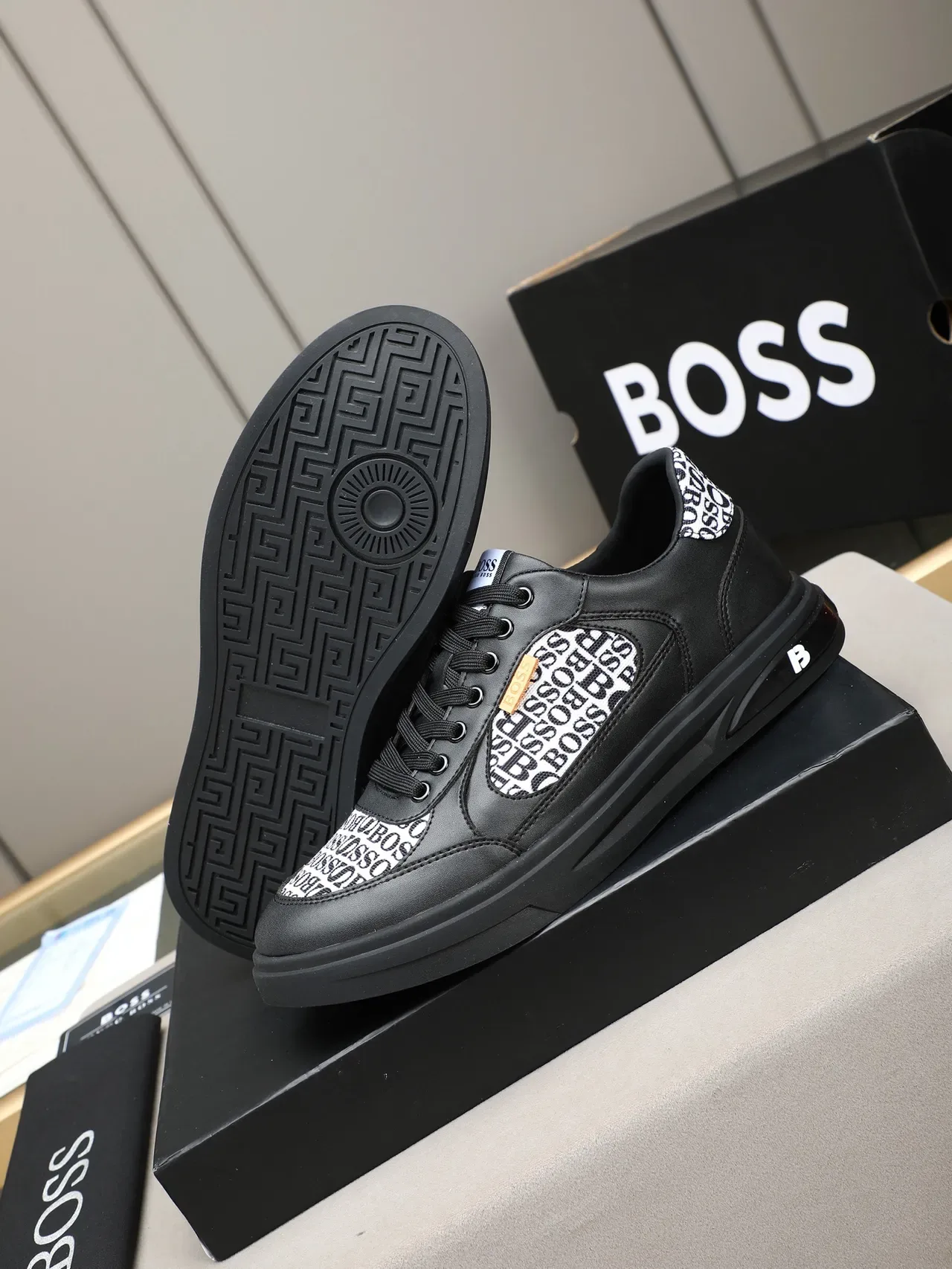 Hugo Boss لوحة المونوغرام أسود سنيكرز أسلوب الحياة 4