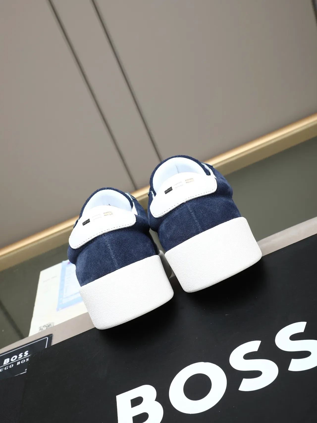 Hugo Boss Sneakers Plataforma Ante Navy y Cuero Negro Estilo Lifestyle 3