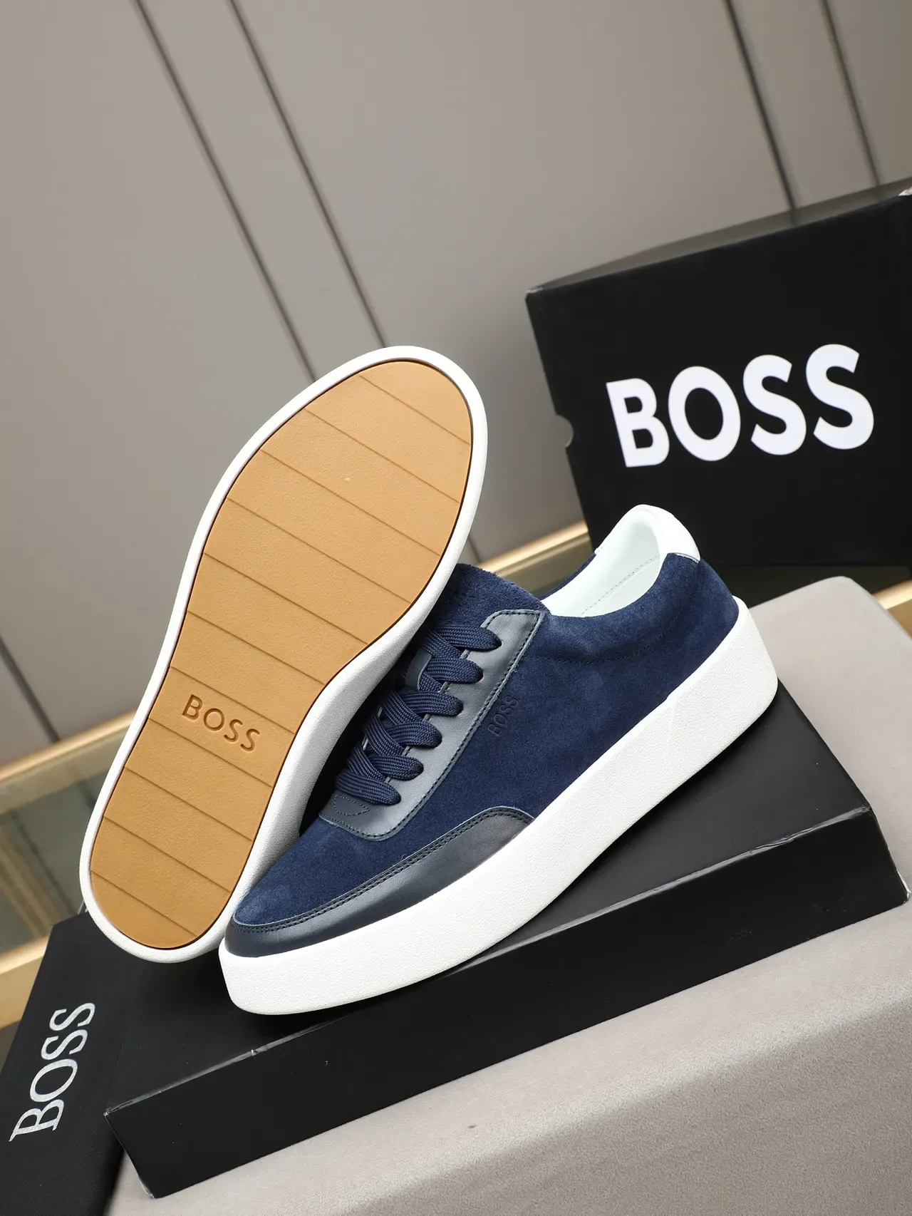 Hugo Boss Sneakers Plataforma Ante Navy y Cuero Negro Estilo Lifestyle 4