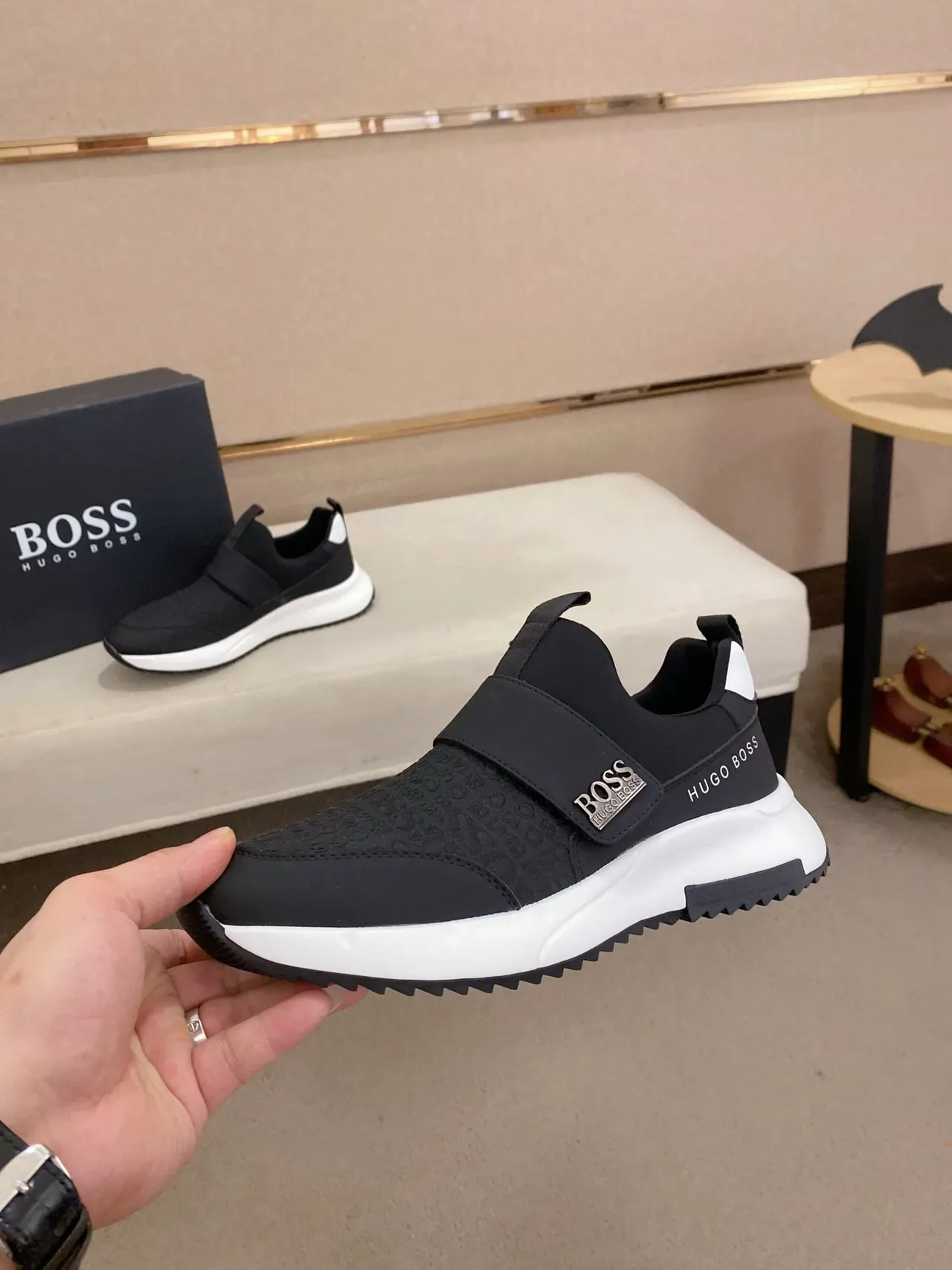 Hugo Boss স্লিপ-অন মোনোগ্রামড স্নিকার কালো সাদা লাইফস্টাইল স্নিকার 3