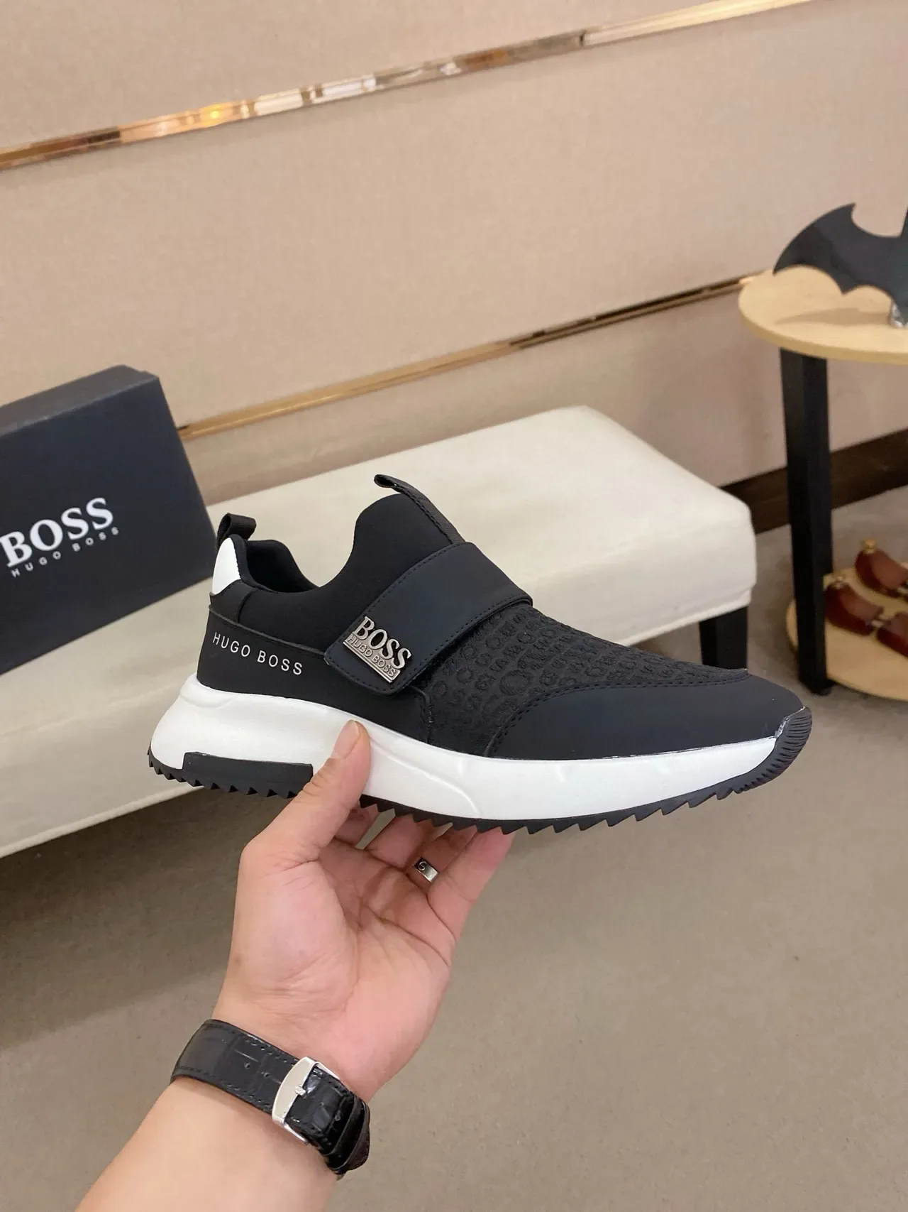 Hugo Boss স্লিপ-অন মোনোগ্রামড স্নিকার কালো সাদা লাইফস্টাইল স্নিকার 4