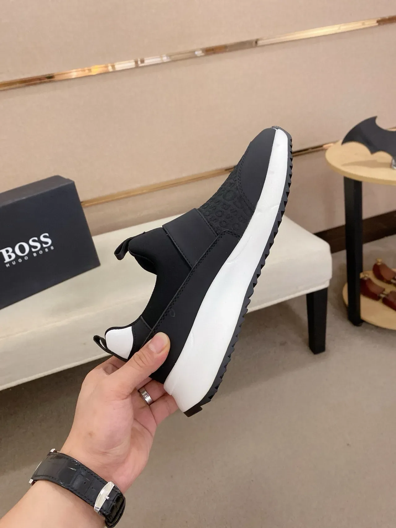 Hugo Boss স্লিপ-অন মোনোগ্রামড স্নিকার কালো সাদা লাইফস্টাইল স্নিকার 5