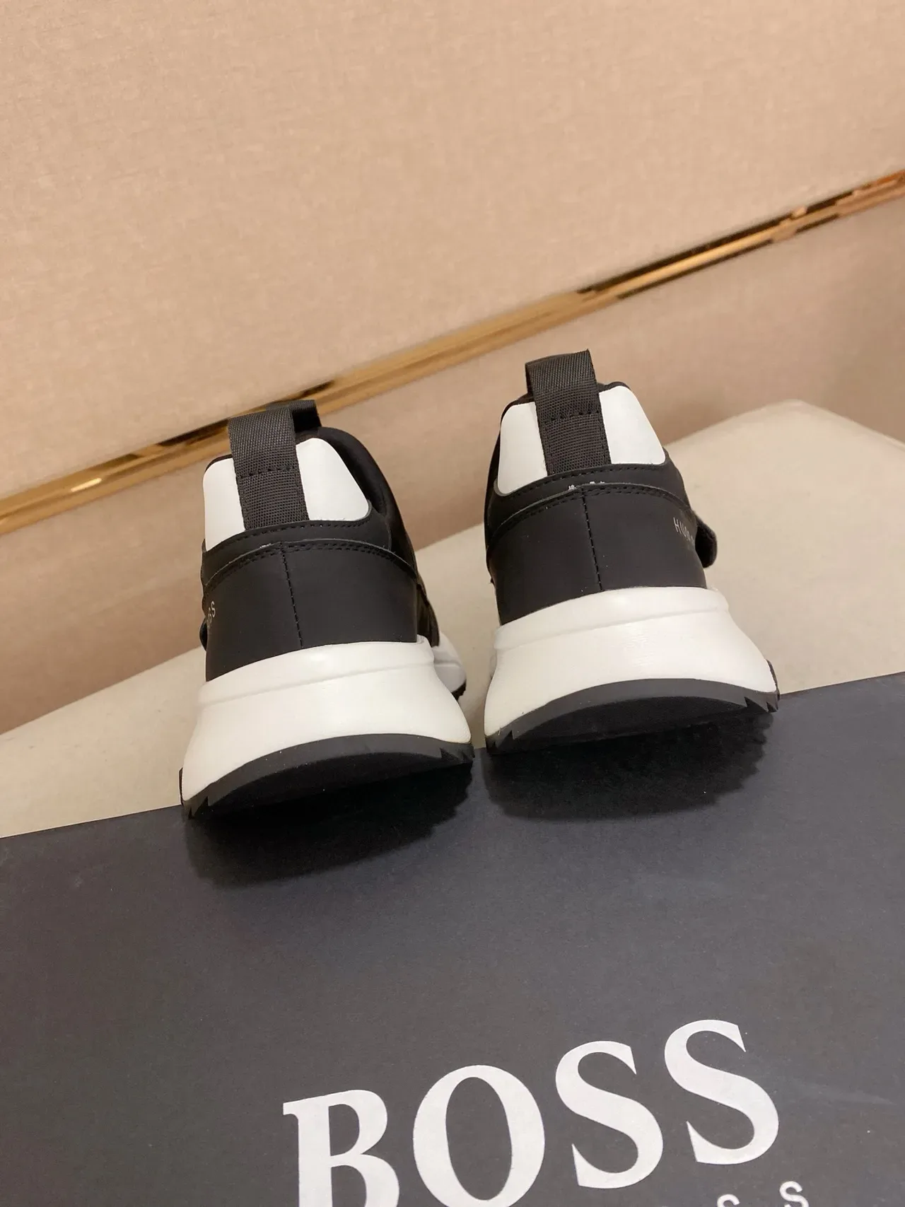 Hugo Boss স্লিপ-অন মোনোগ্রামড স্নিকার কালো সাদা লাইফস্টাইল স্নিকার 8