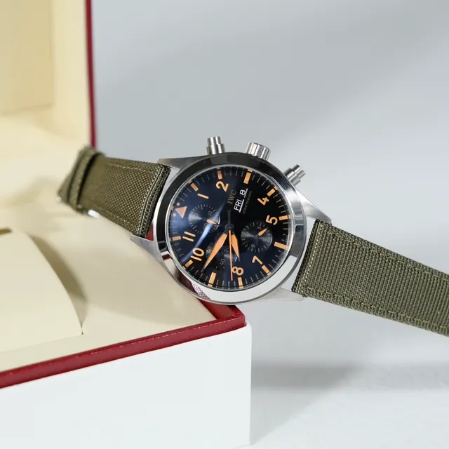 IWC Pilot’s Watch Chronograph 黑色錶盤 橙色指針 橄欖綠織物錶帶 機械錶 2