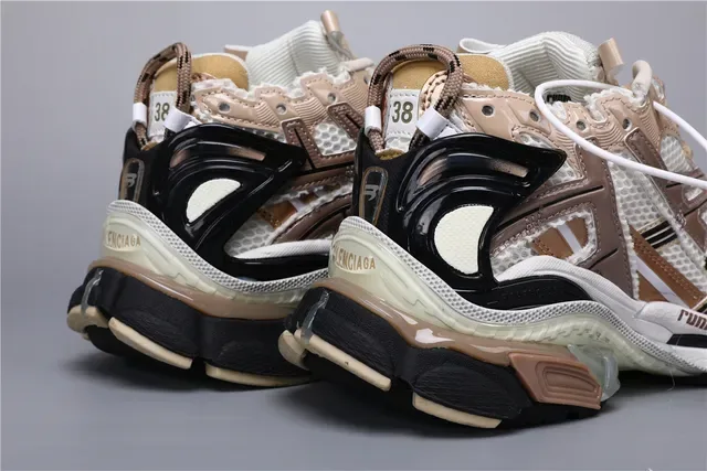 Kith Runner 白/棕生活方式运动鞋 2