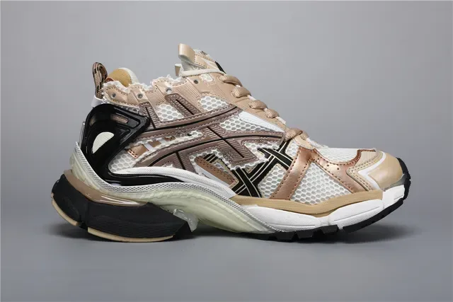 Kith Runner 白/棕生活方式运动鞋 8