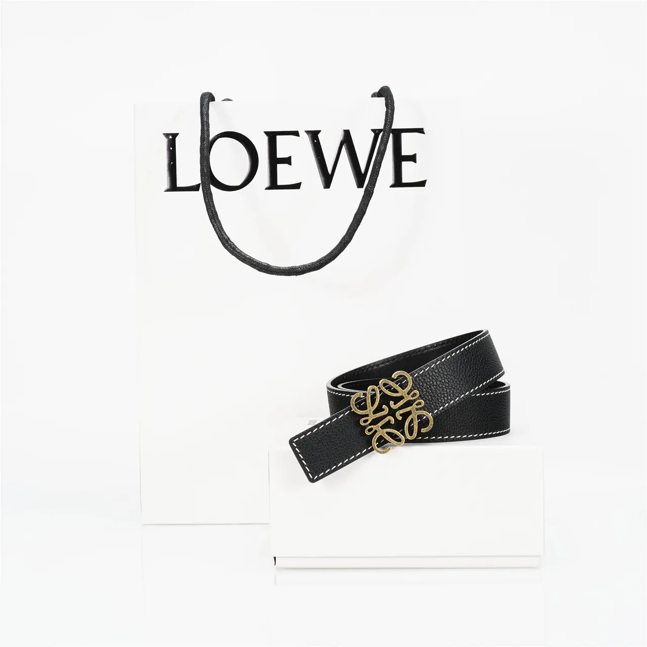 Loewe Anagram Belt Noir Or Texturé Blanc Couture Contraste Cuir 4