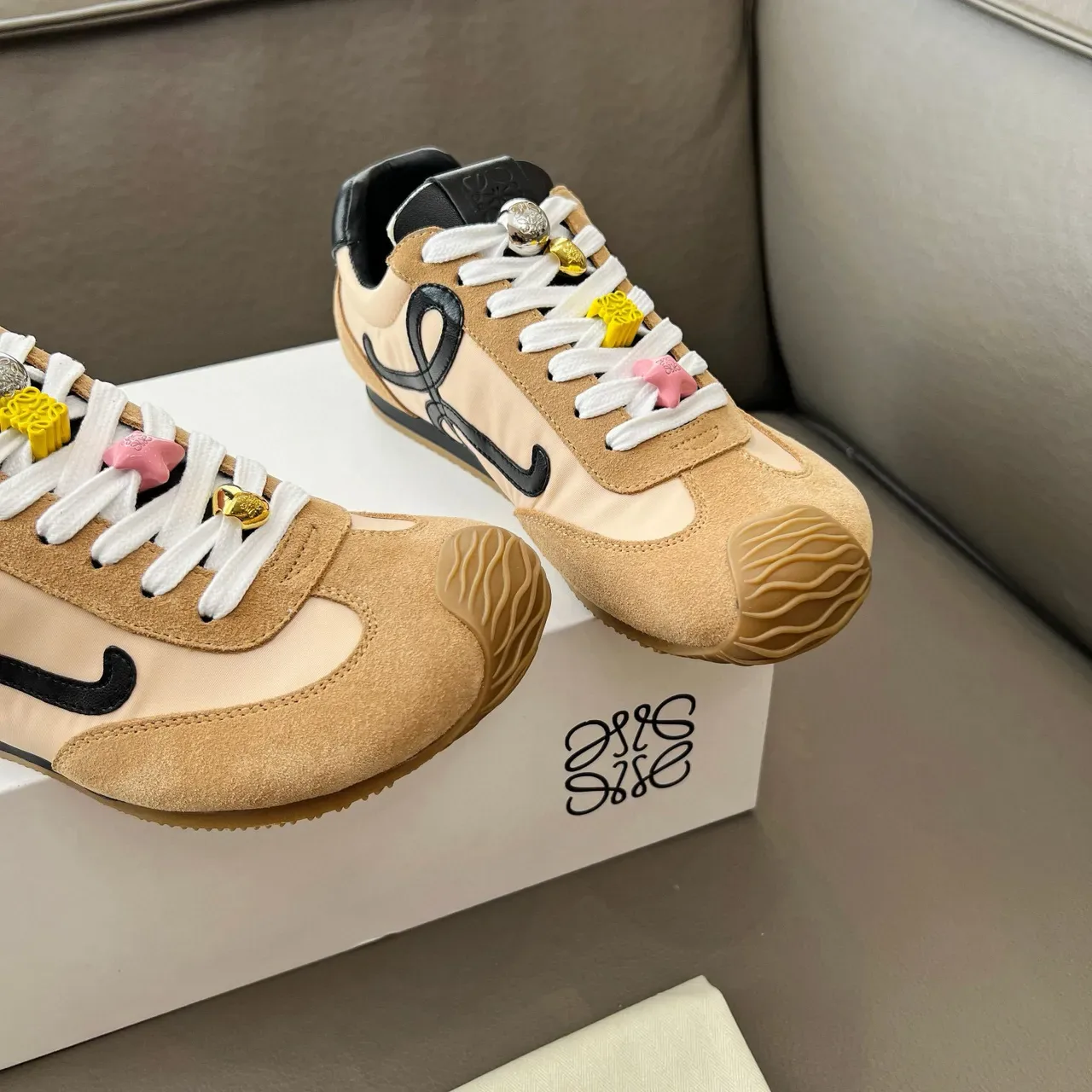 Loewe Flow Runner Beige Black Anagram Logo Zapatillas de estilo de vida 3