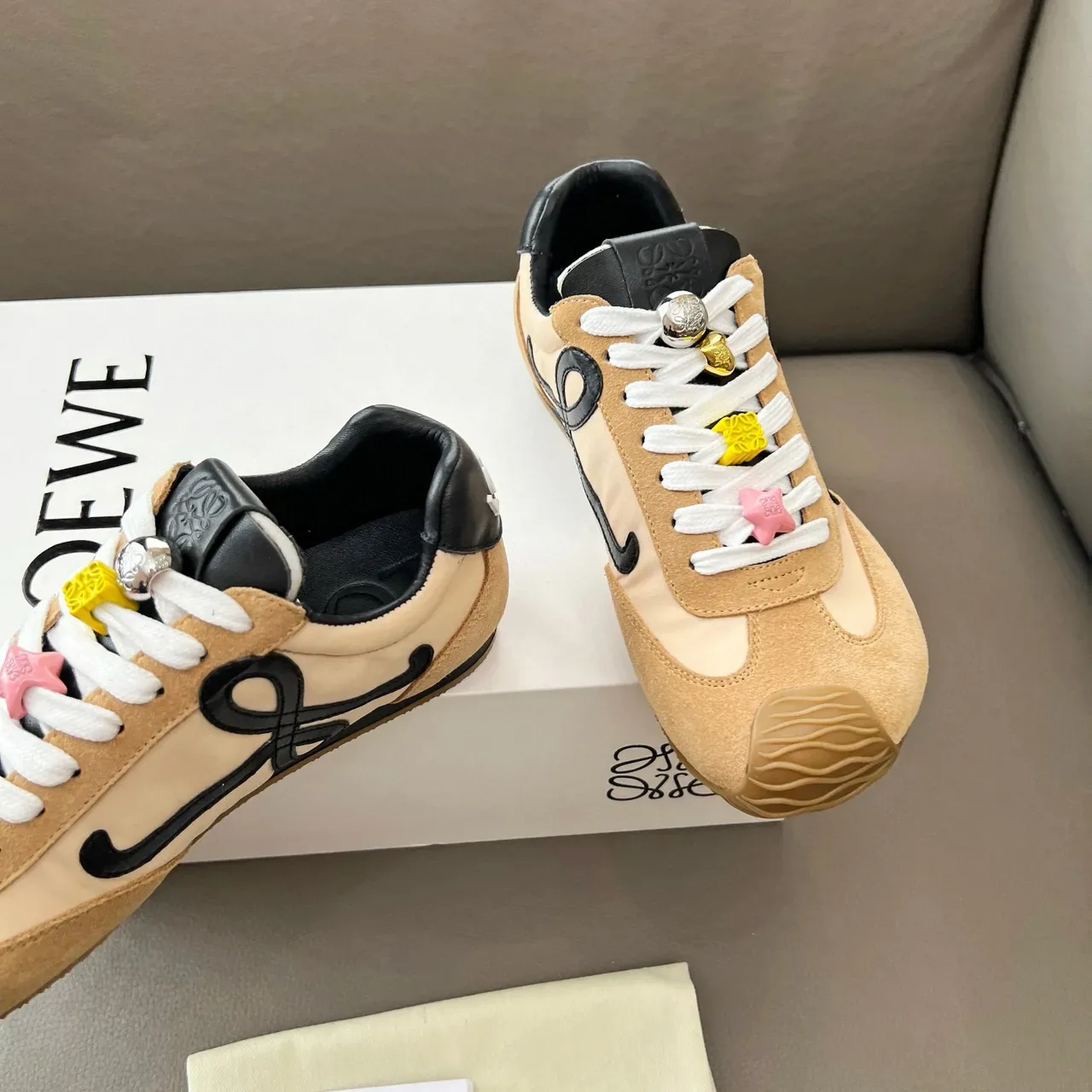 Loewe Flow Runner Beige Black Anagram Logo Zapatillas de estilo de vida 7