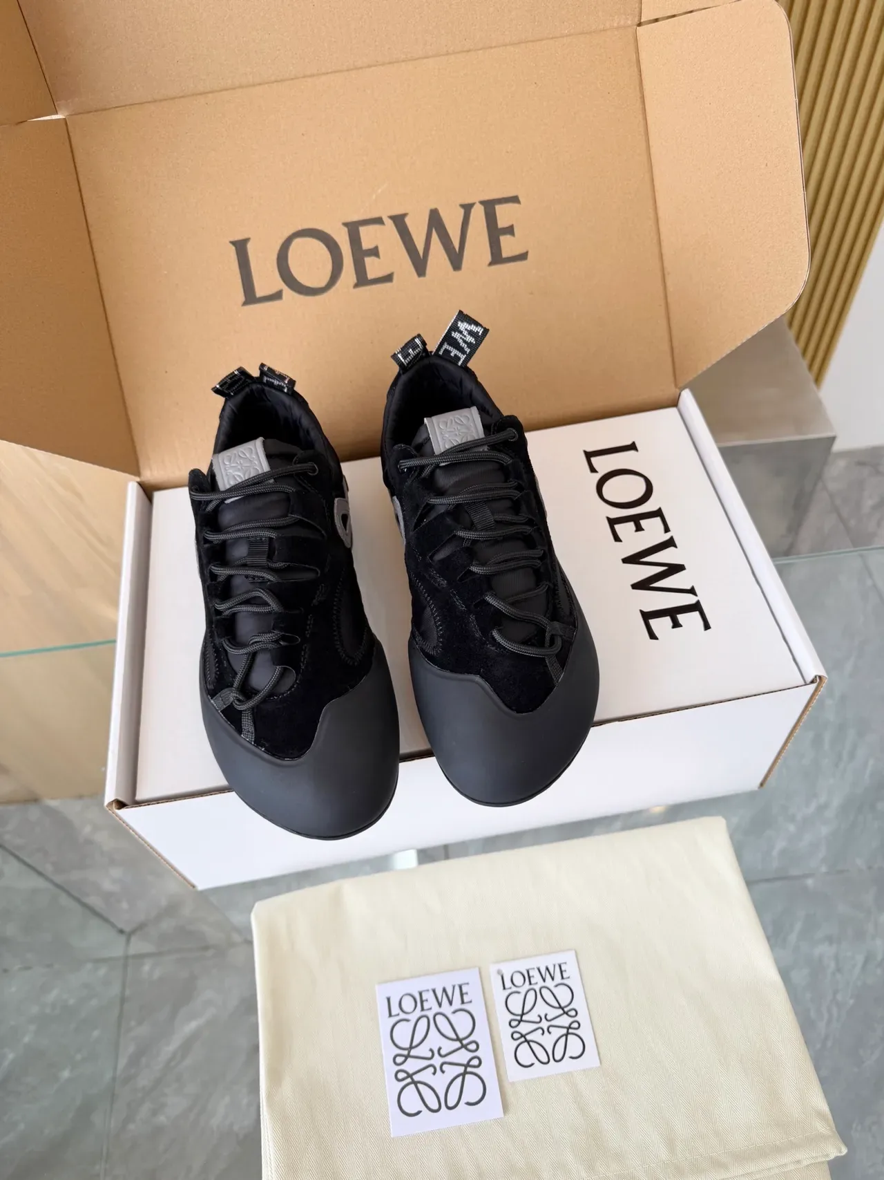 Loeve Flow Runner Black and Gray Anagram जीवनशैली स्नीकर 6