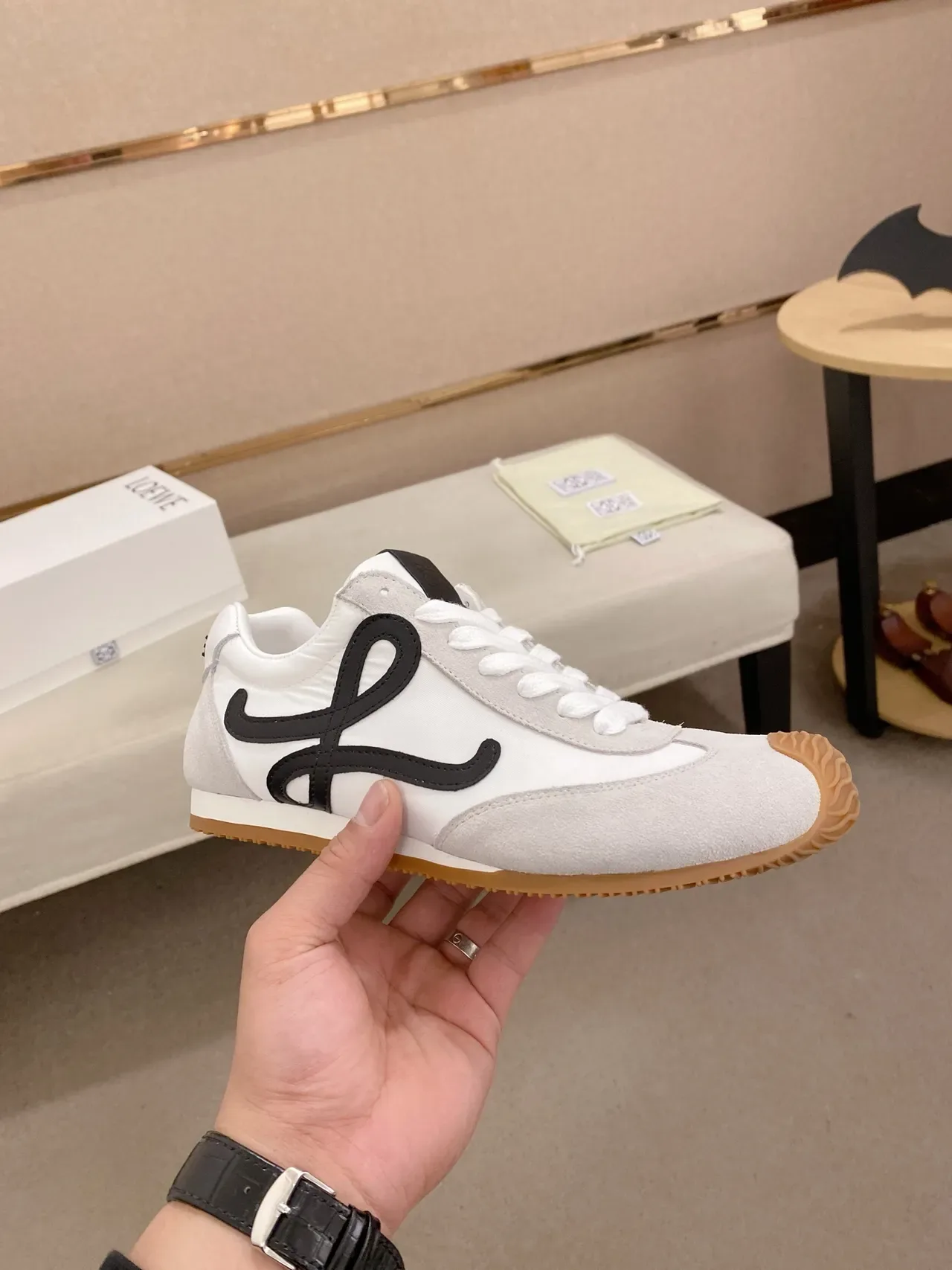 Loewe Flow Runner Blanco Gris Negro Anagram zapatillas lifestyle 4