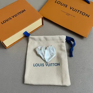 Louis Vuitton Ami de Coeur हार्ट शेप्ड मेटेलिक ब्रोच