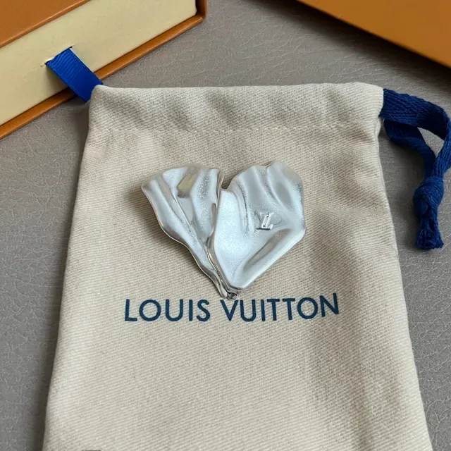 Louis Vuitton Ami de Coeur Heart-Shaped Metallic Brooch 6