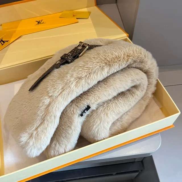 Louis Vuitton Beige Brown Faux-Fur Monogrammed Strap Scarve 3
