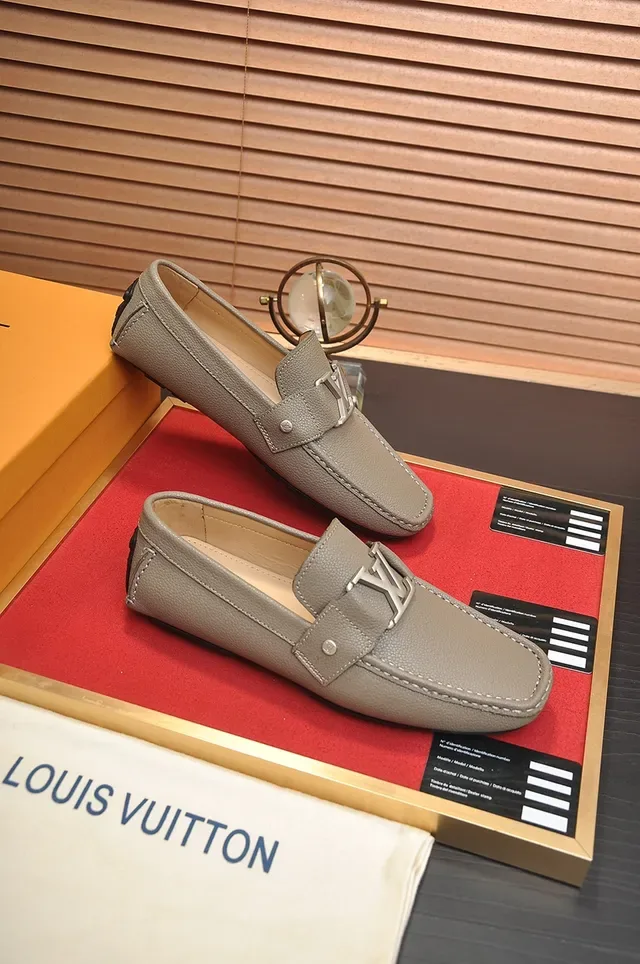 Louis Vuitton Mocassins Bege Vermelho Couro LV Detalhe Fivela 4