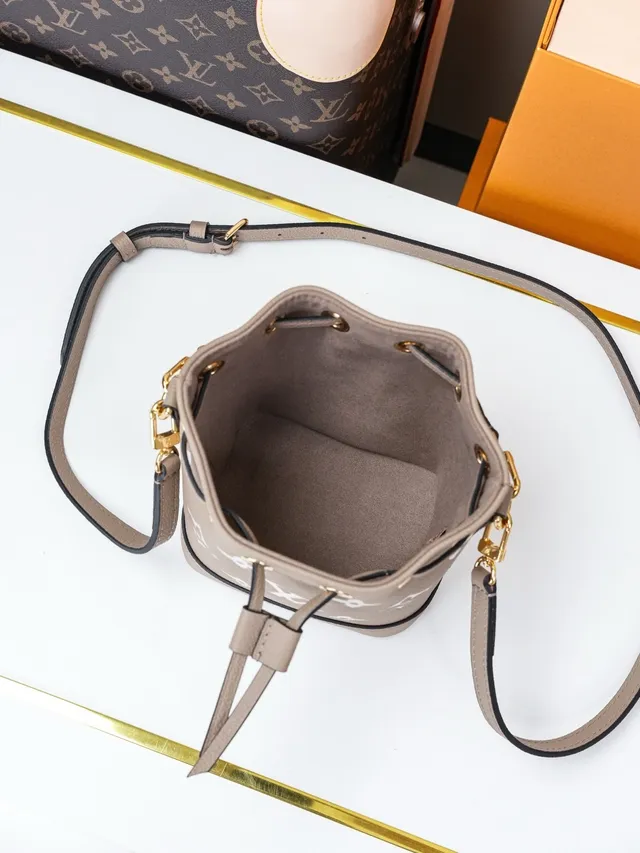 Louis Vuitton Sac seau beige blanc à cordon supérieur imprimé monogramme 3