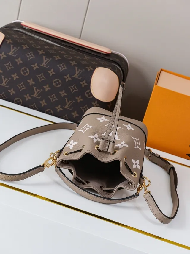 Louis Vuitton Sac seau beige blanc à cordon supérieur imprimé monogramme 5
