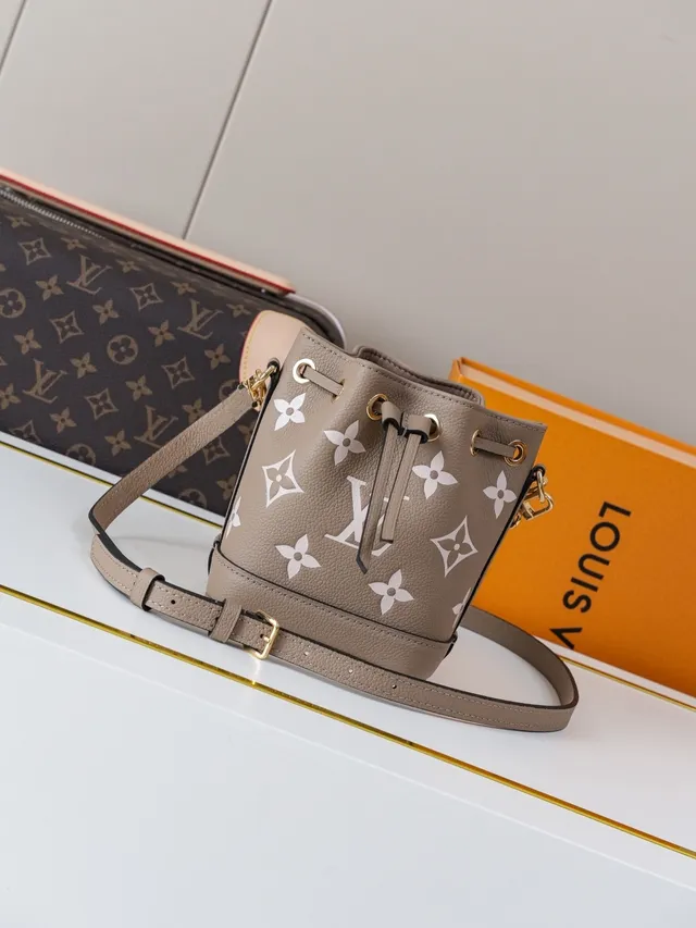 Louis Vuitton Sac seau beige blanc à cordon supérieur imprimé monogramme 7