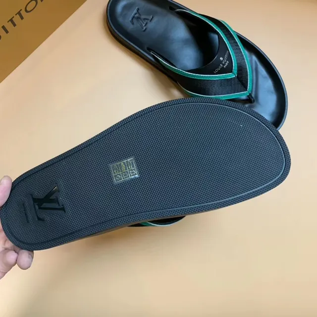 Louis Vuitton Claquettes noires et vert teal vert avec bordure 4