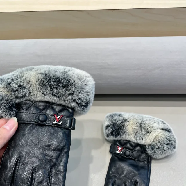 Louis Vuitton काली ग्रे क्विल्टेड फॉक्स फर कफ लेदर ग्लोव्स 3