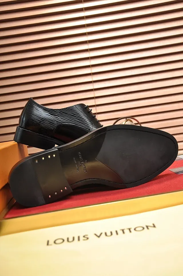 Louis Vuitton Sapatos Oxford Preto Couro Patentado Brilho Alto com Sobreposições Texturizadas de Pele de Enguia 3