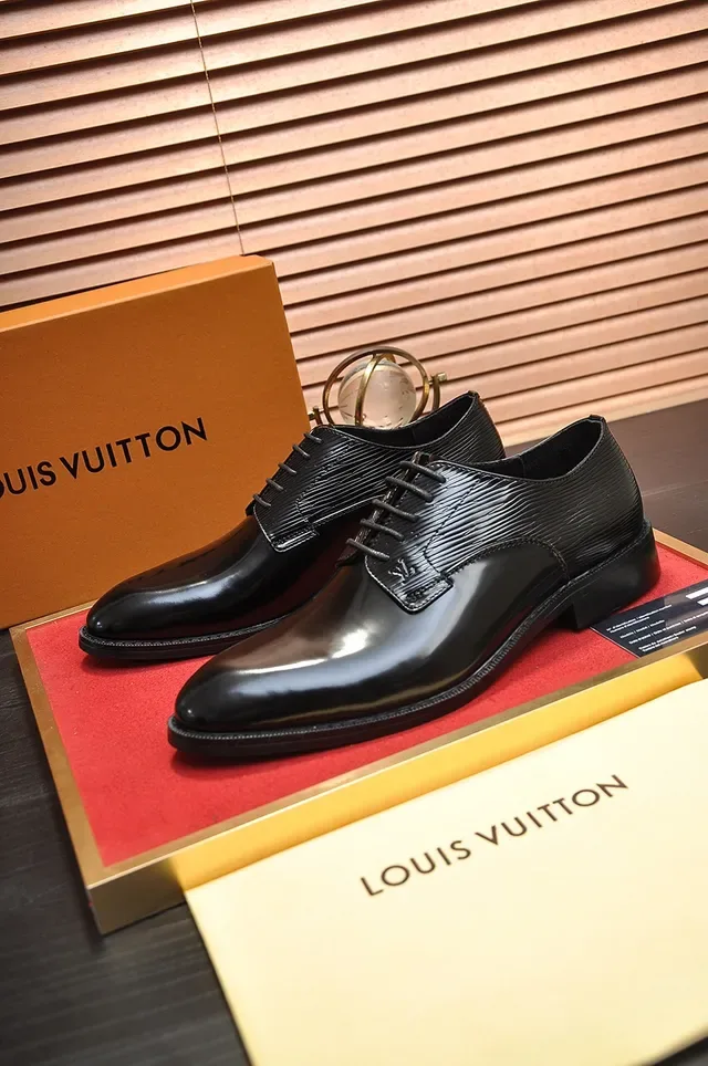 Louis Vuitton Sapatos Oxford Preto Couro Patentado Brilho Alto com Sobreposições Texturizadas de Pele de Enguia 4