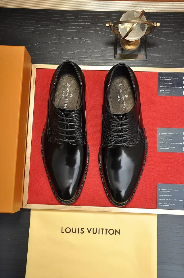 Louis Vuitton Sapatos Oxford Preto Couro Patentado Brilho Alto com Sobreposições Texturizadas de Pele de Enguia 5