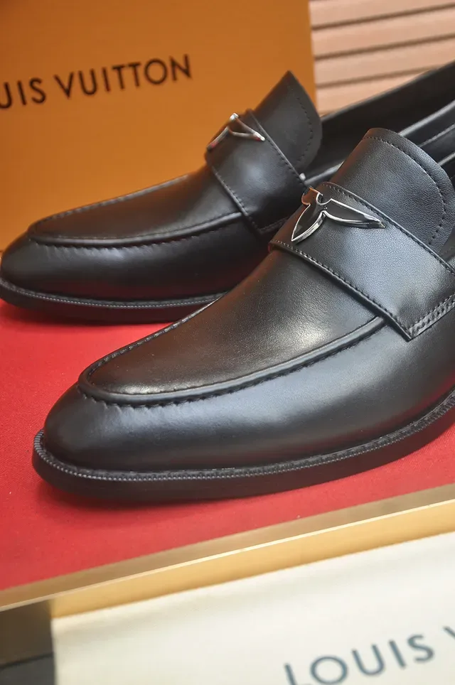 Louis Vuitton কালো চামড়ার পেনি লোফার 2