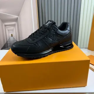 Louis Vuitton Zapatillas Lifestyle Negras con Cuero Monogram-Embossed Suela Translucida