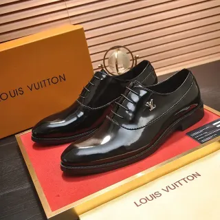 Louis Vuitton काला पैटेंट लेदर कैप टू ऑक्सफोर्ड जूते