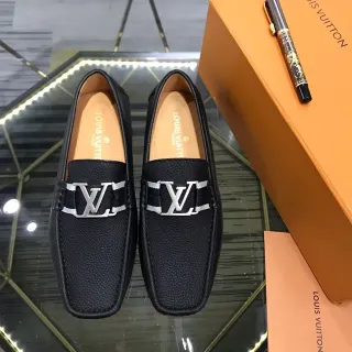 لويس فويتون حذاء لوافر جلد محبّب أسود فضي إبزيم معدني LV