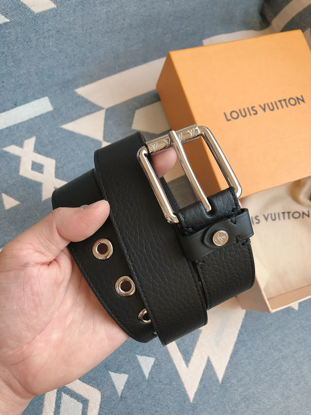 Louis Vuitton حزام جلد أسود فضي مقصوص مرسّل بمشبك 2