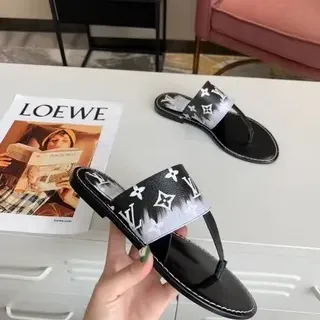 Louis Vuitton काला सफेद मोनोग्राम-प्रिंट स्ट्रैप चमकदार सोल स्लिपर