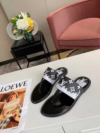 Louis Vuitton preto branco monograma-estampado corrediça brilhante sola chinelos 2