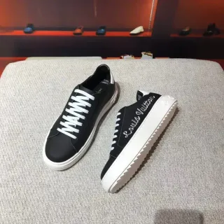Louis Vuitton 黑色白色光滑皮革鞋面平鞋带生活方式运动鞋